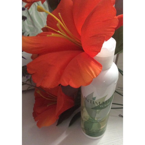 L'eudine Intimate Wash. With Cranberry Extract and Chamomile. Made in U.S.A. - Picture 2 of 6